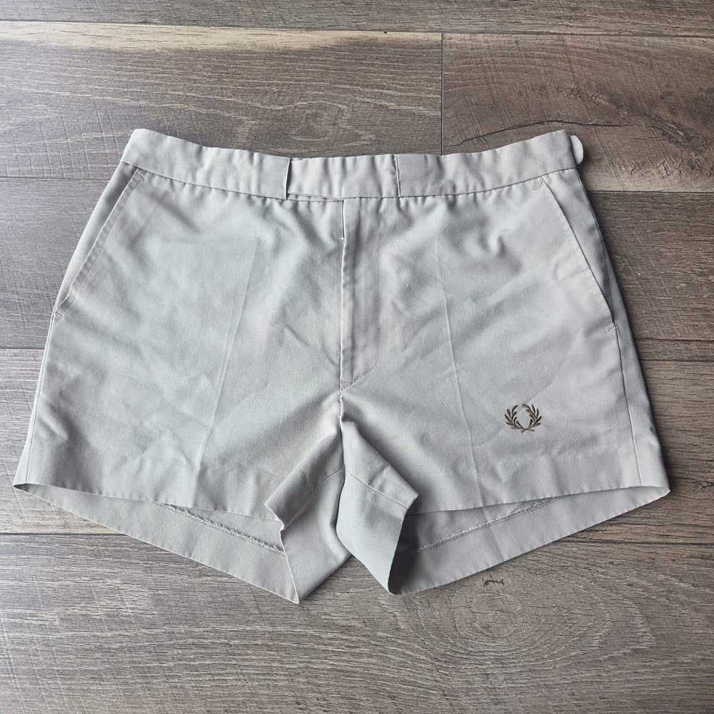 Fred Perry Vintage Tan Chino Shorts Women 31 Waist Laurel Wreath Logo Hong Kong
